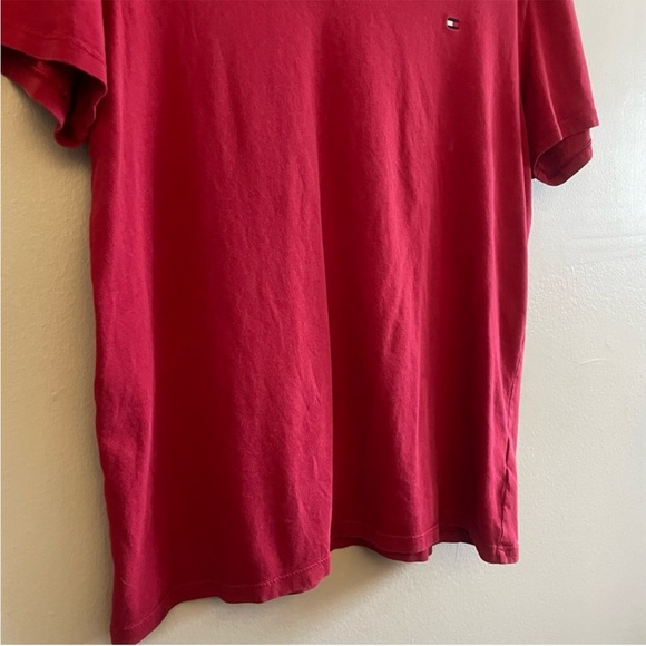 ✌️2/$10✌️ Tommy Hilfiger Men’s Deep Red V-Neck Tee w Logo – Size Medium GUC - Picture 6 of 10